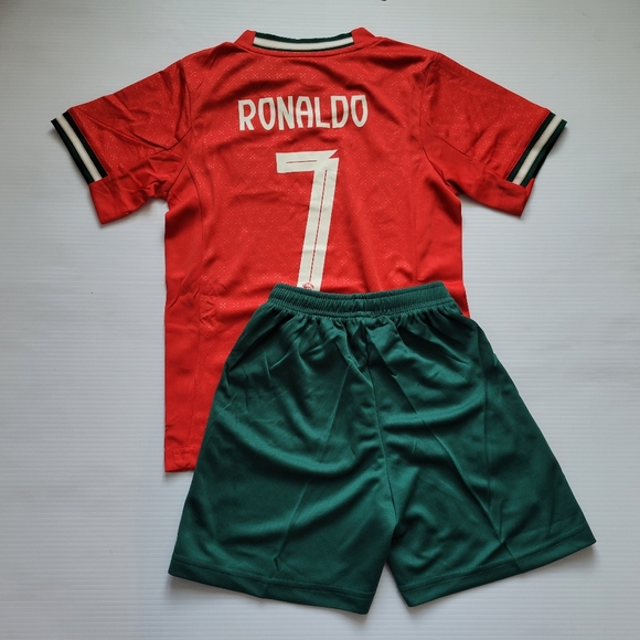 Portugal kid's Soccer jersey and Shorts CR7 - Picture 2 of 2